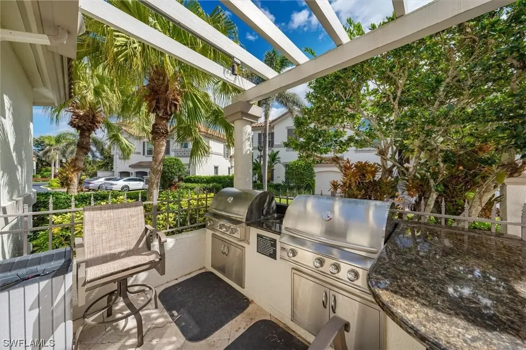 125 Colonade Circle Naples FL 34103