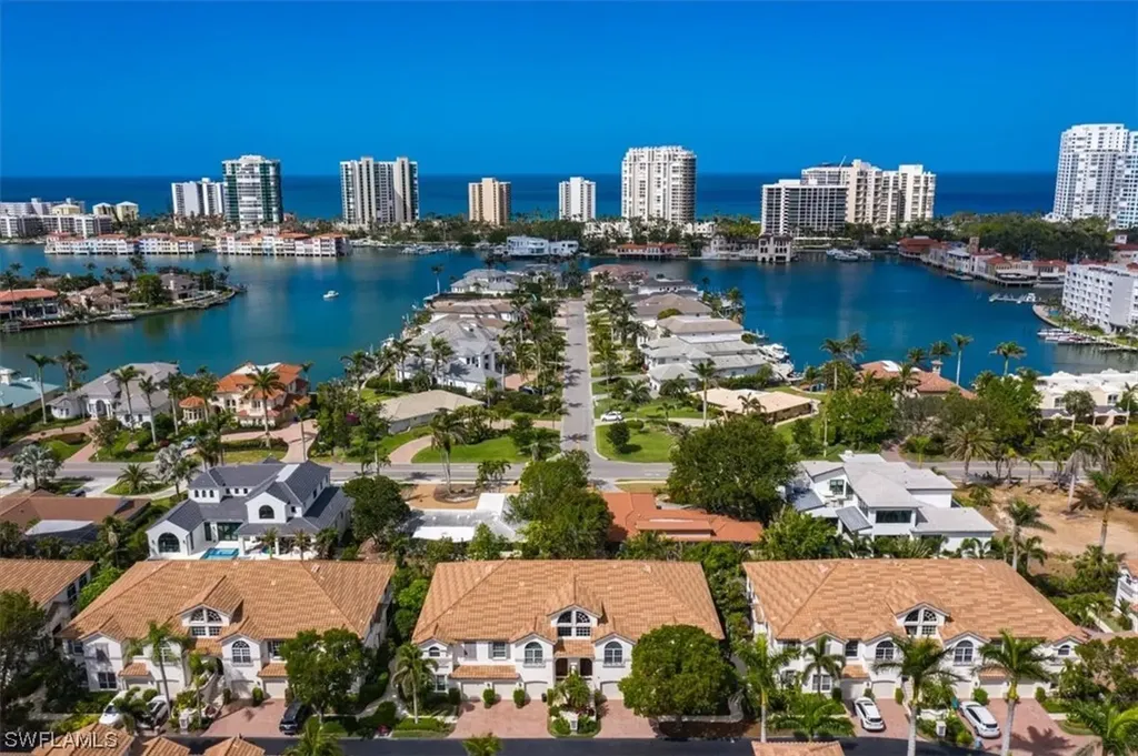 125 Colonade Circle Naples FL 34103