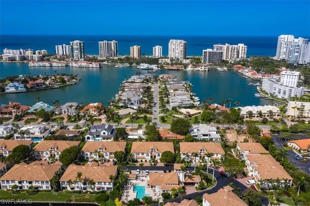 125 Colonade Circle Naples FL 34103
