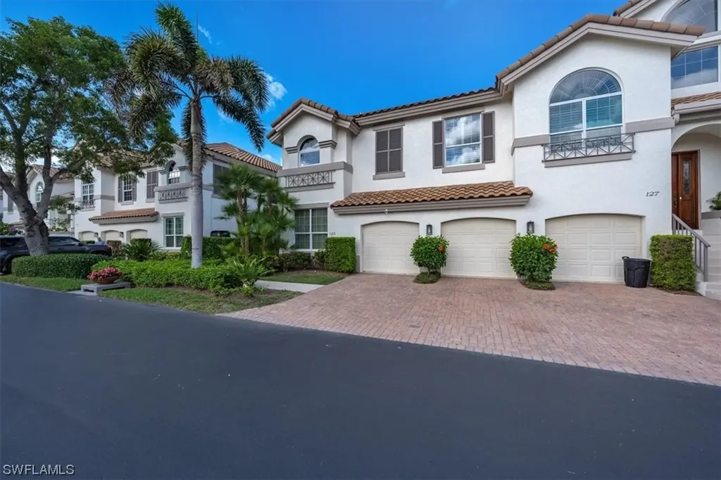 125 Colonade Circle Naples FL 34103
