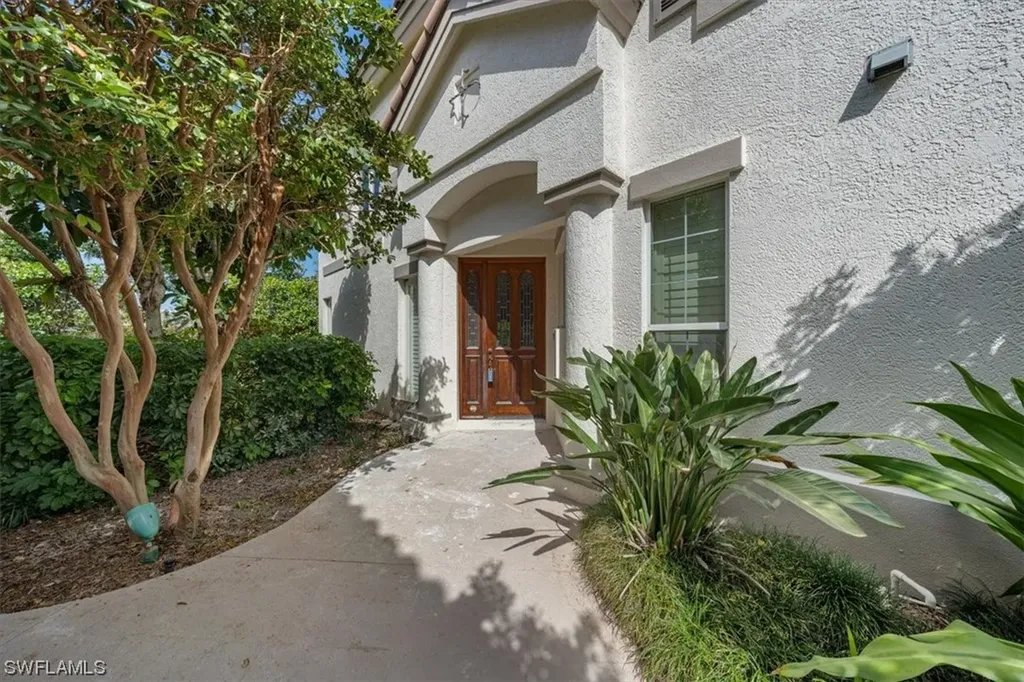 125 Colonade Circle Naples FL 34103