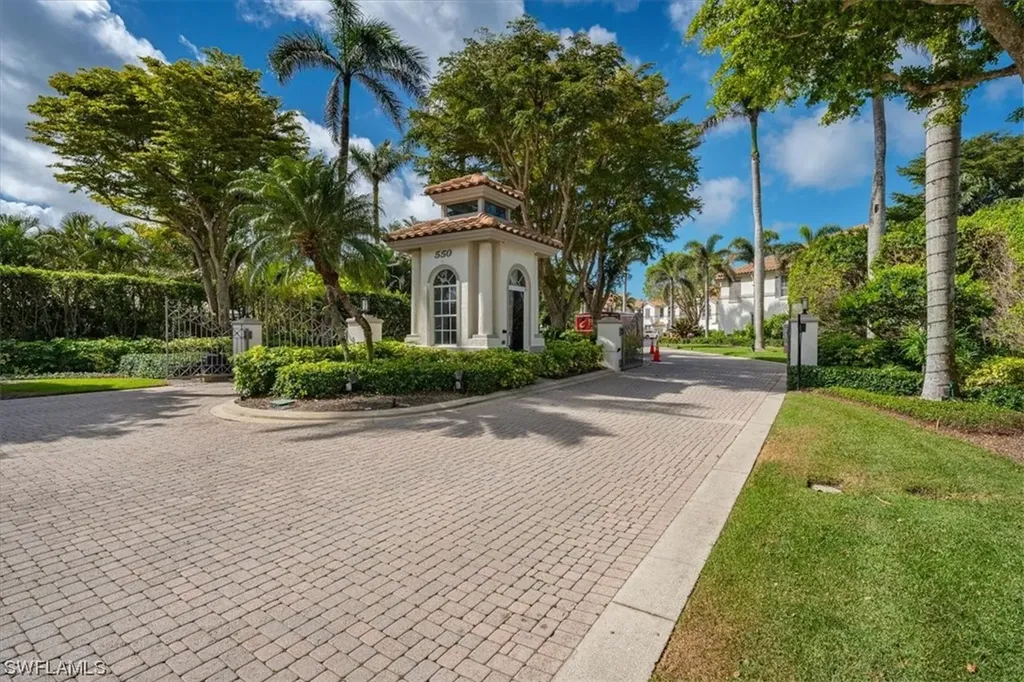 125 Colonade Circle Naples FL 34103