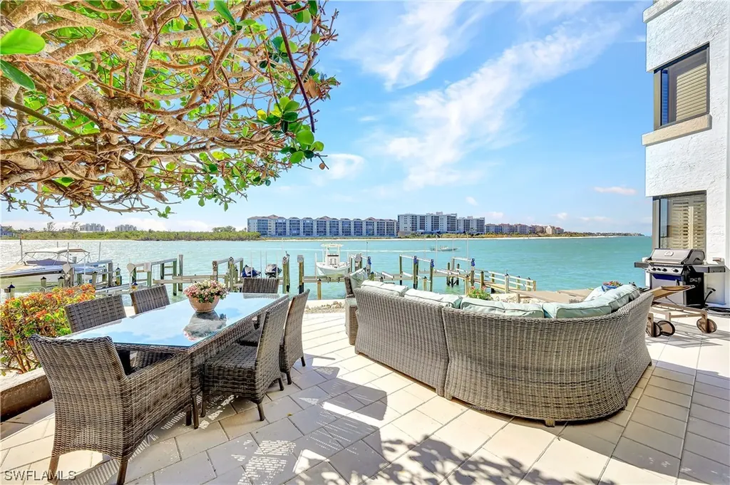 304 La Peninsula Boulevard Naples FL 34113