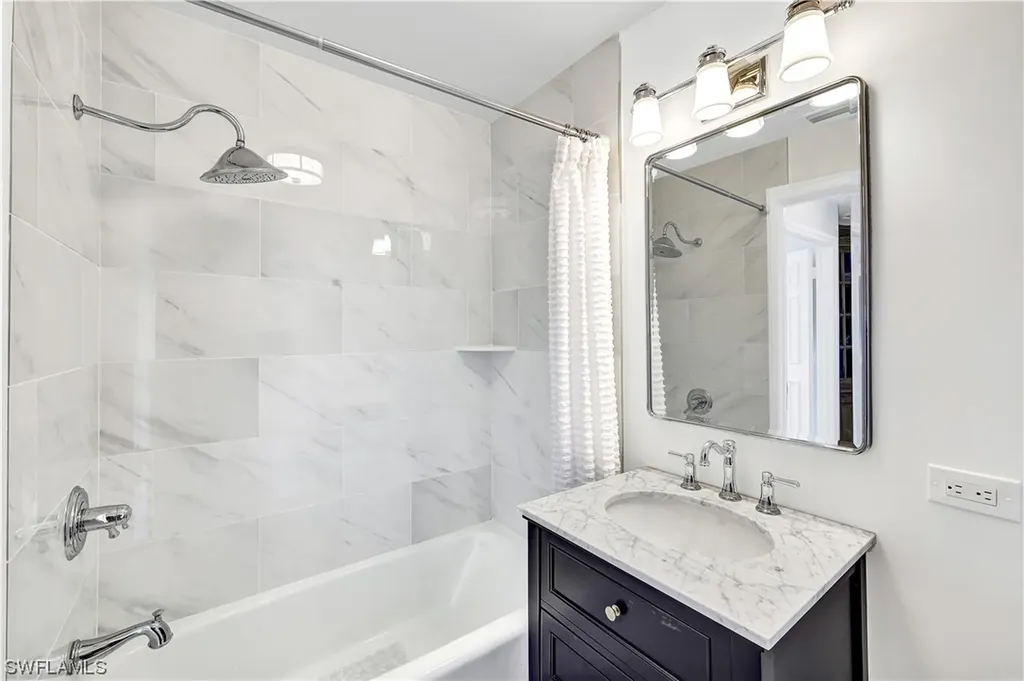 304 La Peninsula Boulevard Naples FL 34113