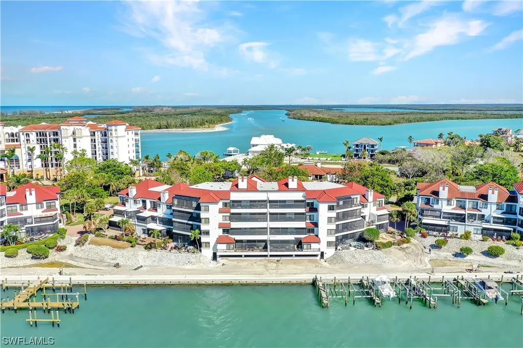304 La Peninsula Boulevard Naples FL 34113