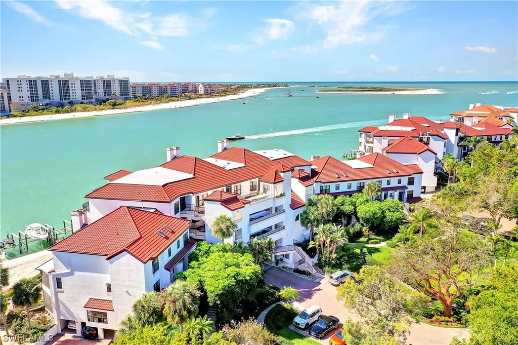 304 La Peninsula Boulevard Naples FL 34113