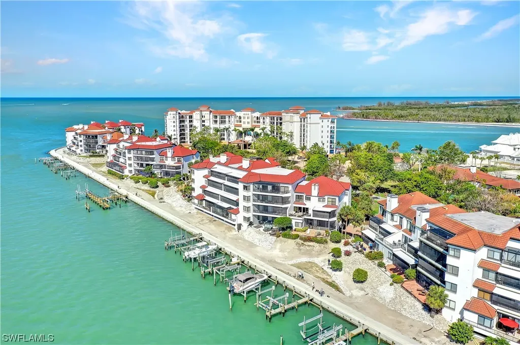 304 La Peninsula Boulevard Naples FL 34113