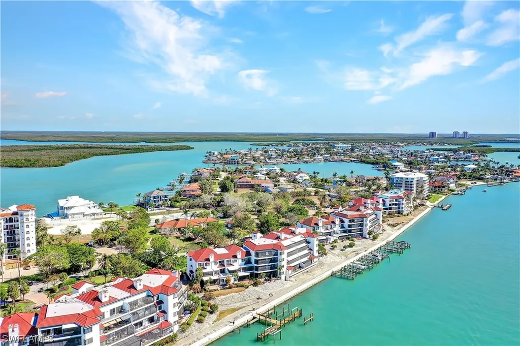 304 La Peninsula Boulevard Naples FL 34113