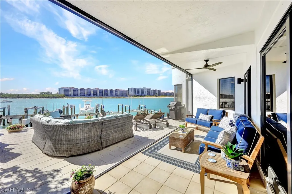 304 La Peninsula Boulevard Naples FL 34113