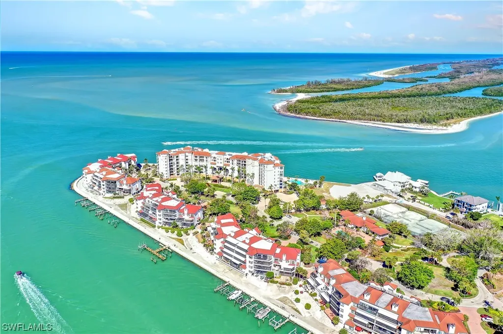 304 La Peninsula Boulevard Naples FL 34113