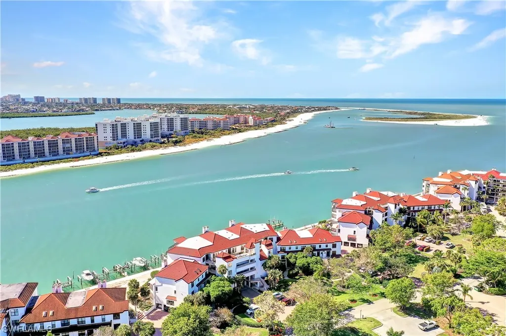 304 La Peninsula Boulevard Naples FL 34113