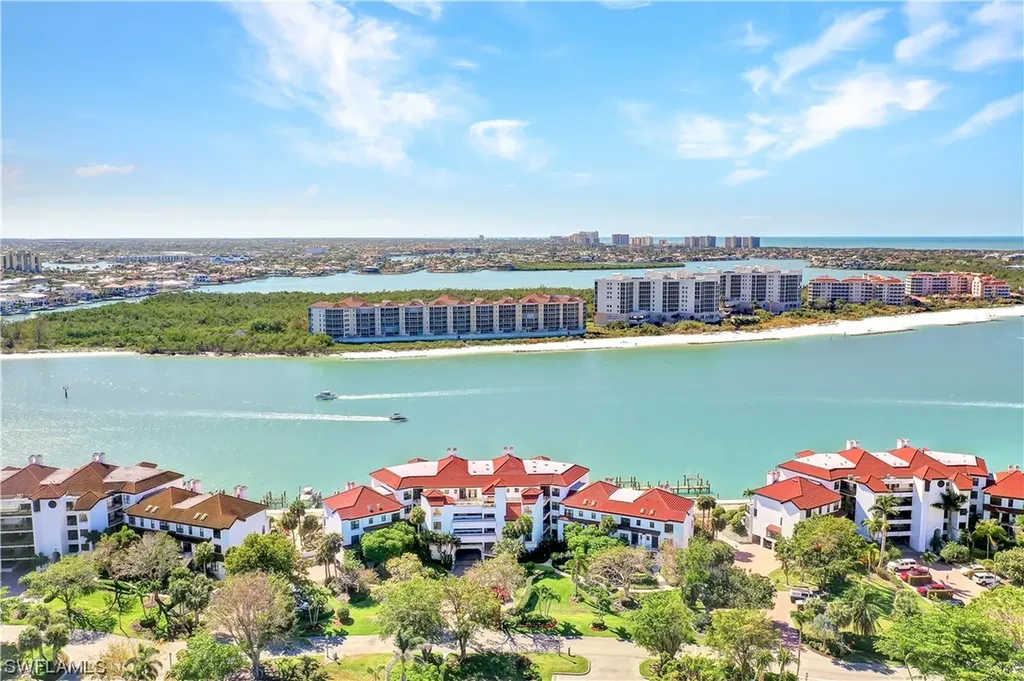 304 La Peninsula Boulevard Naples FL 34113