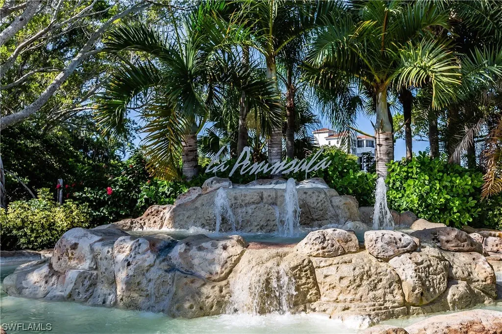304 La Peninsula Boulevard Naples FL 34113