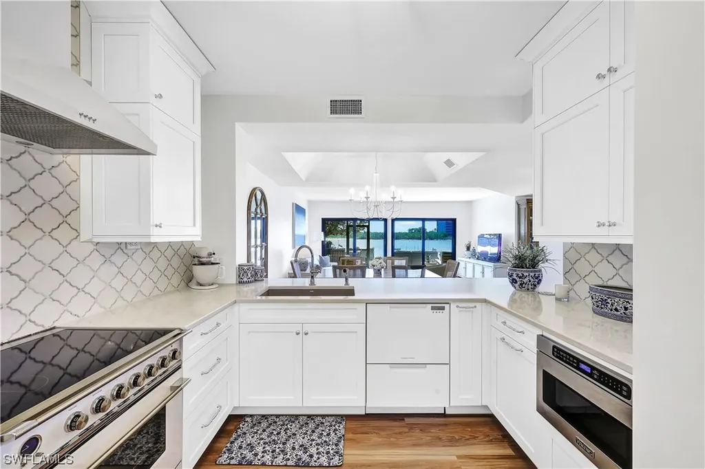 304 La Peninsula Boulevard Naples FL 34113