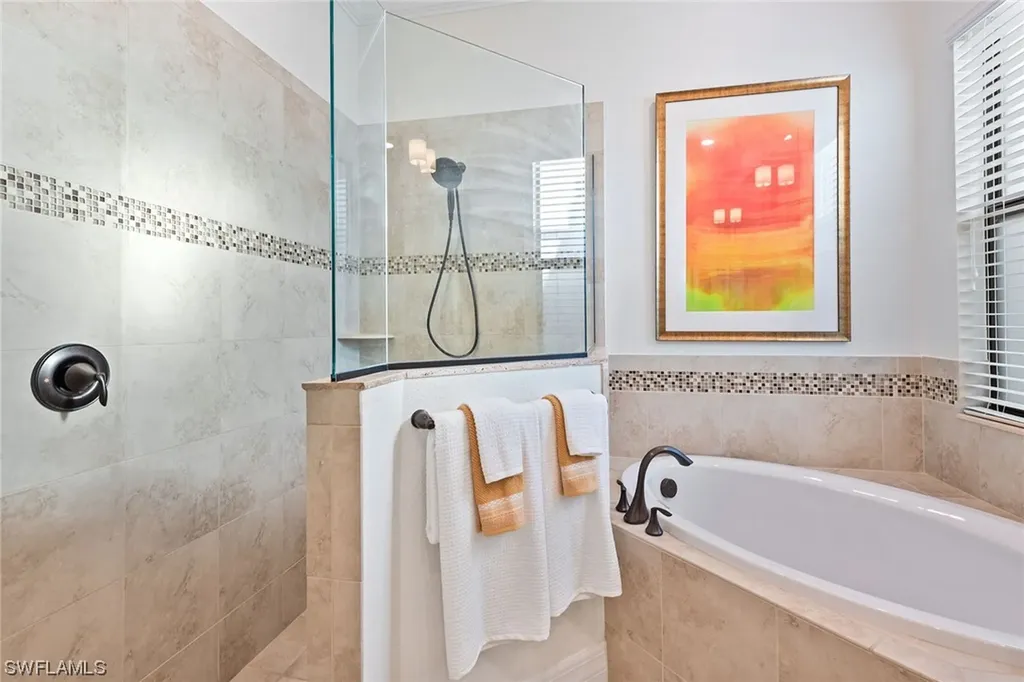 2806 Aviamar Circle Naples FL 34114