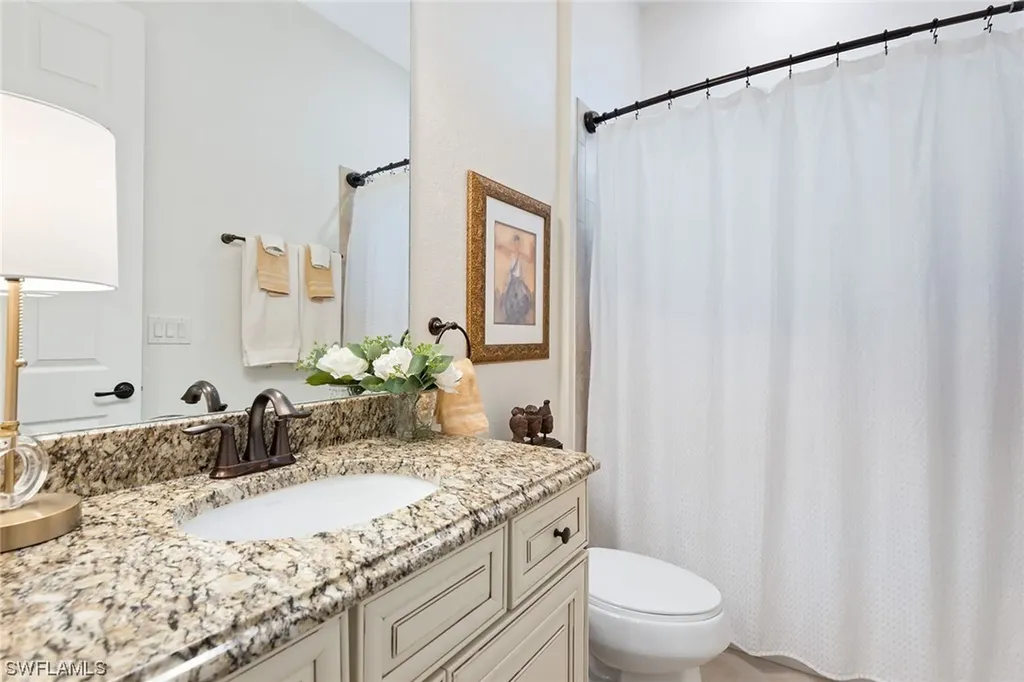 2806 Aviamar Circle Naples FL 34114