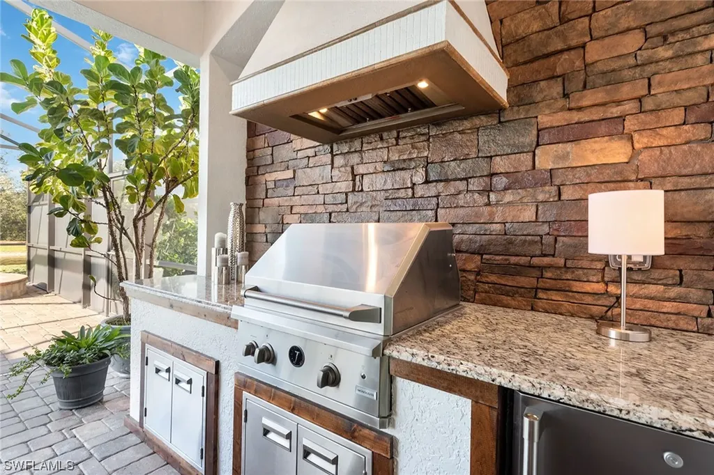2806 Aviamar Circle Naples FL 34114