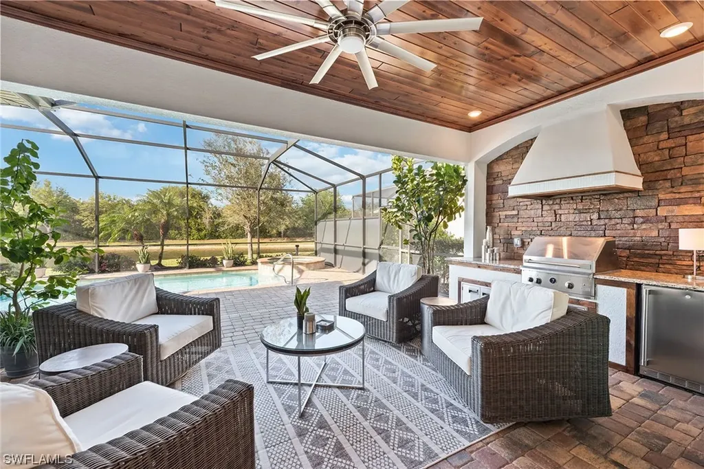 2806 Aviamar Circle Naples FL 34114