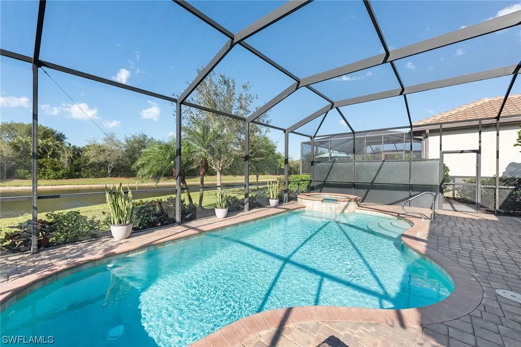 2806 Aviamar Circle Naples FL 34114