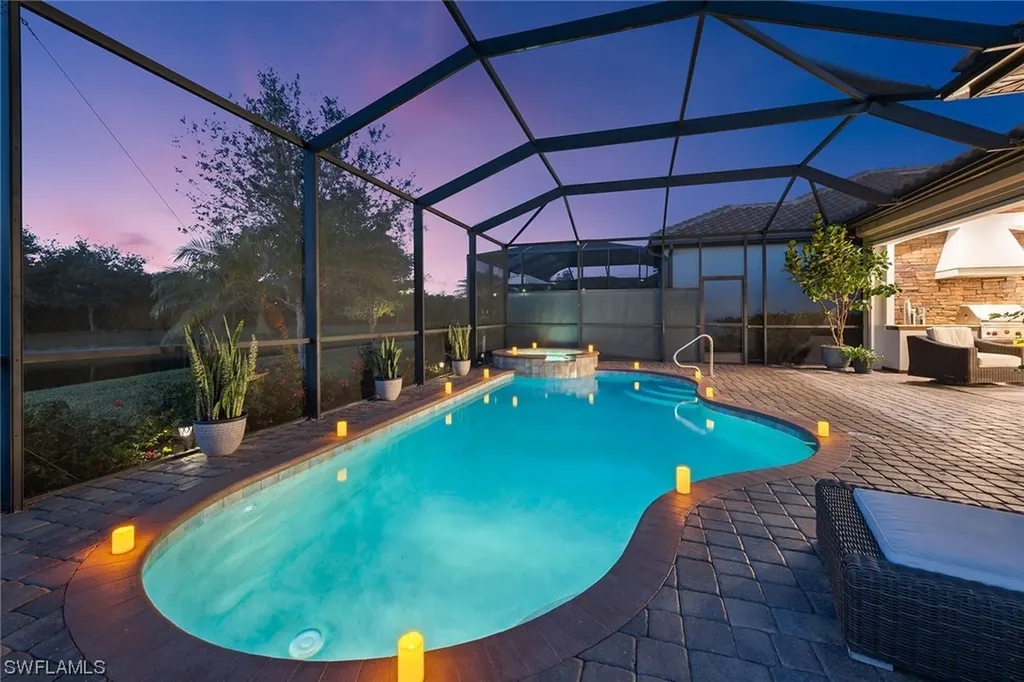 2806 Aviamar Circle Naples FL 34114
