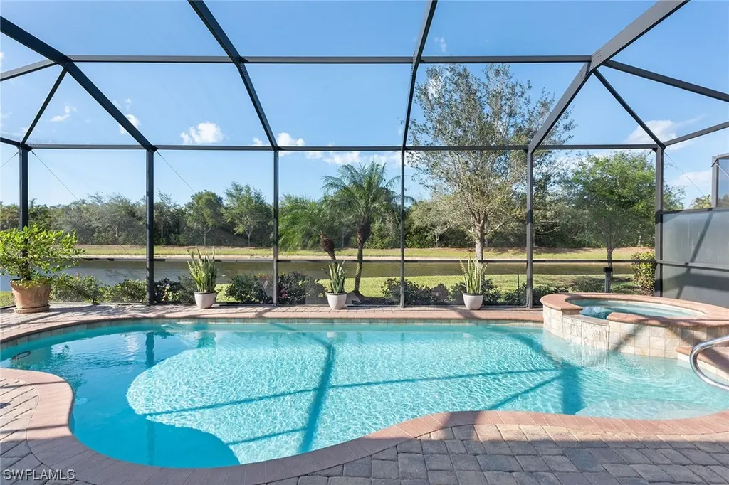 2806 Aviamar Circle Naples FL 34114