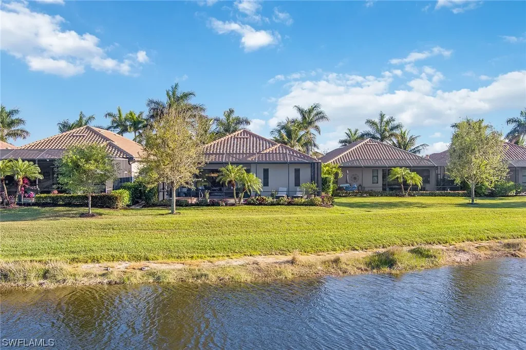 2806 Aviamar Circle Naples FL 34114