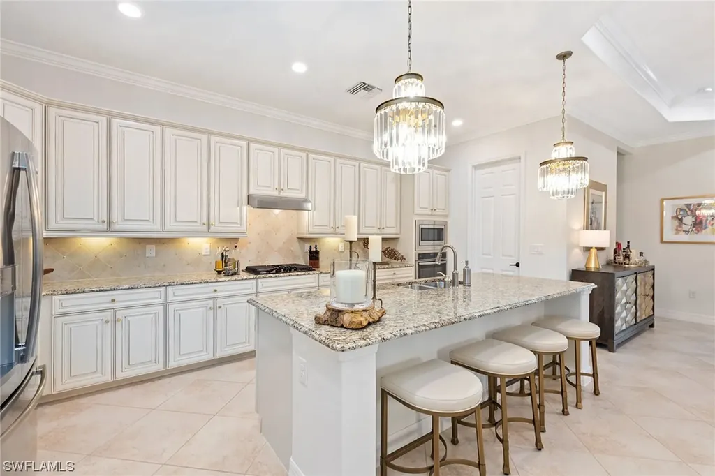 2806 Aviamar Circle Naples FL 34114