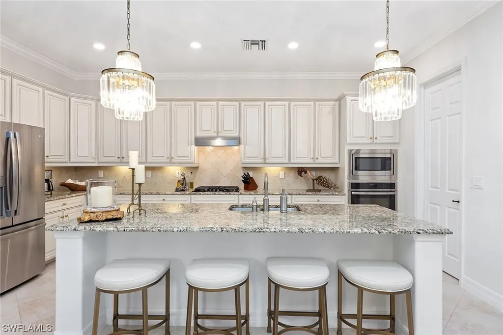 2806 Aviamar Circle Naples FL 34114