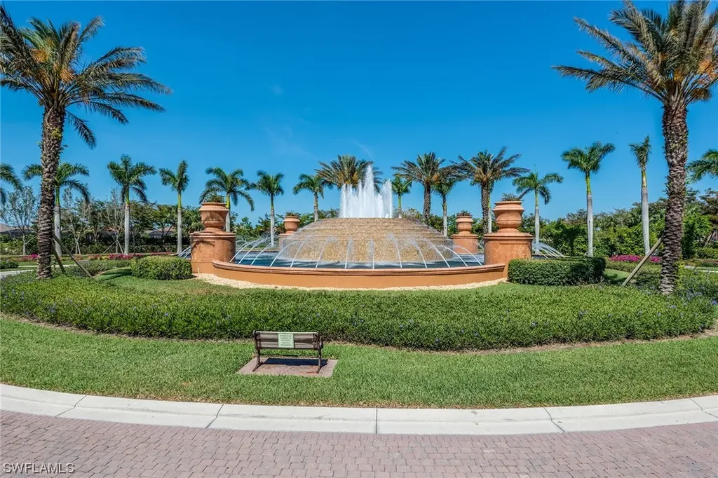 2806 Aviamar Circle Naples FL 34114