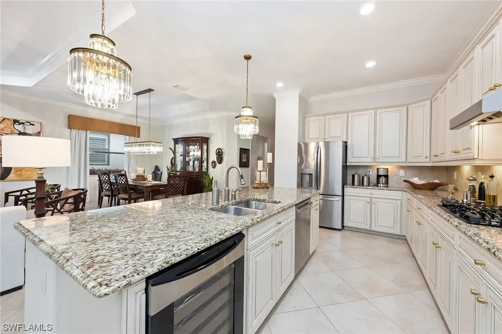 2806 Aviamar Circle Naples FL 34114
