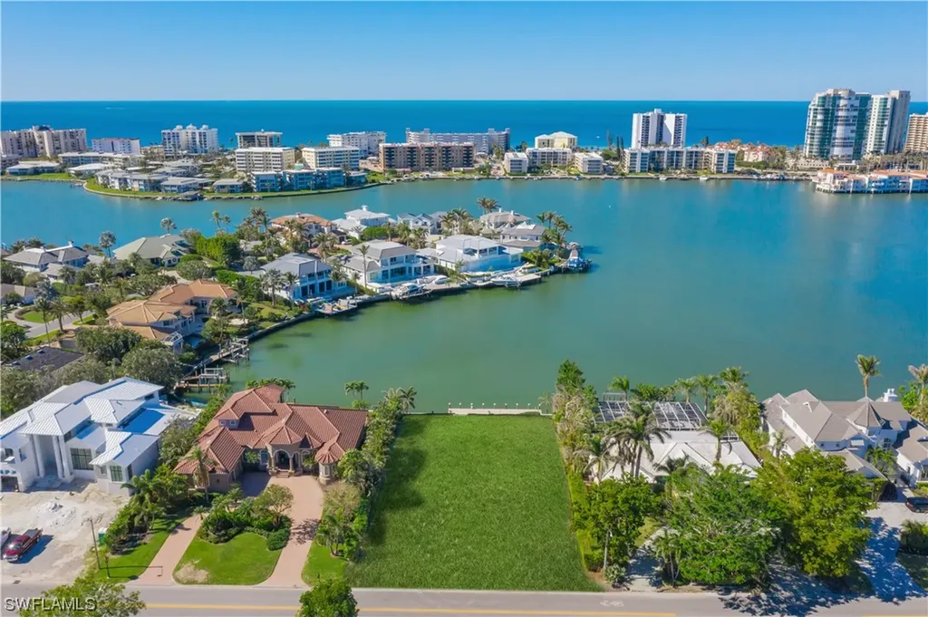 3453 Crayton Road Naples FL 34103