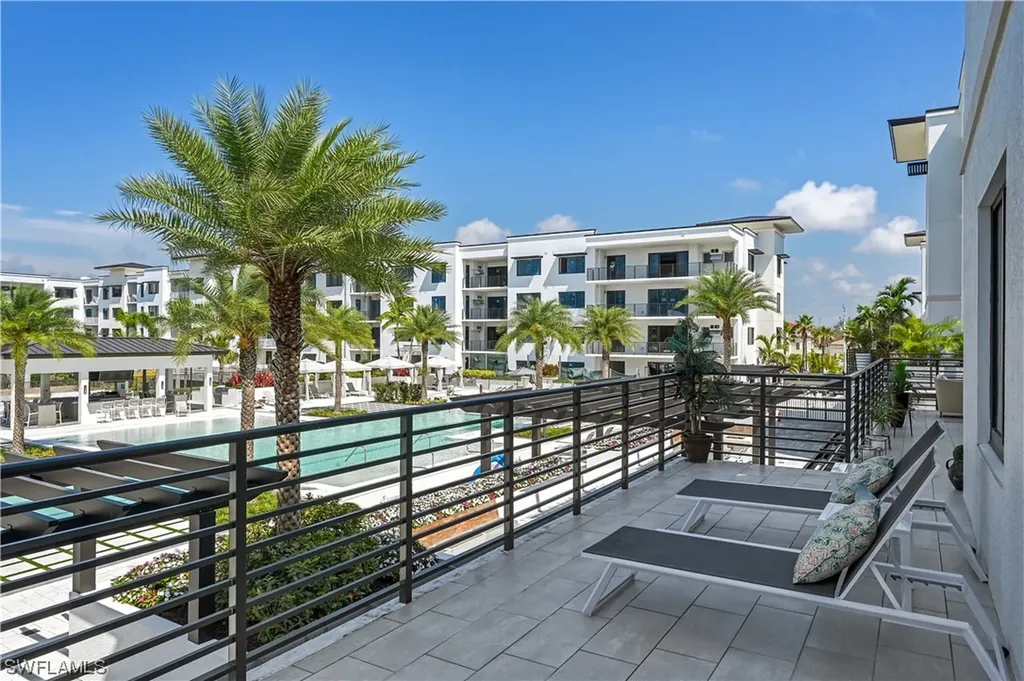 1111 Central Avenue Naples FL 34102