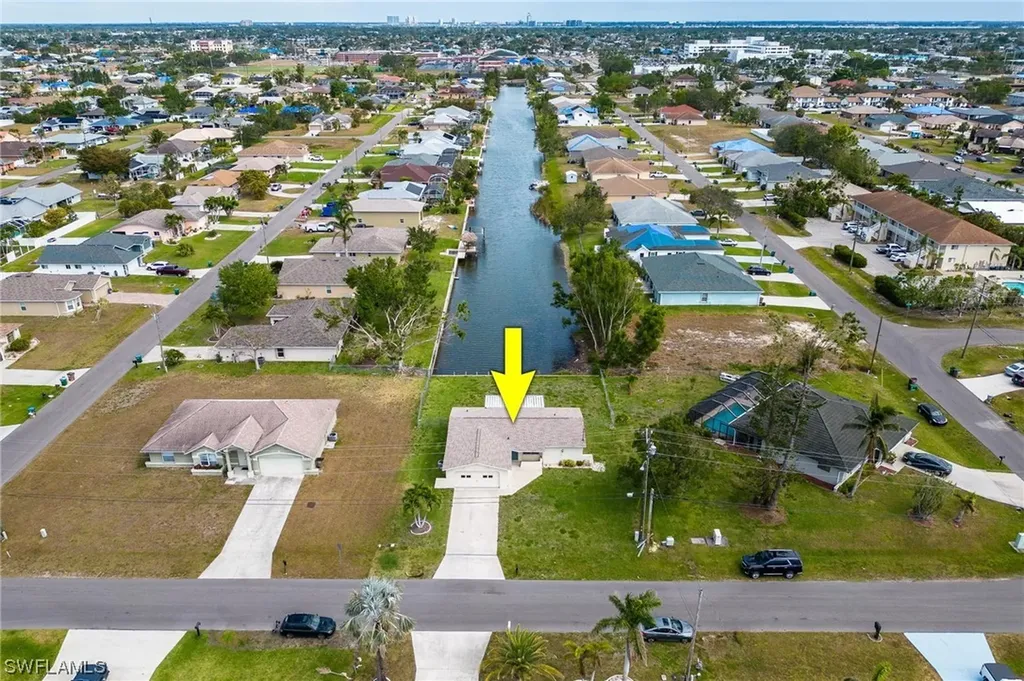 525 SE 11th Court Cape Coral FL 33990