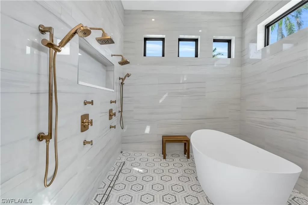 635 Harbour Drive Naples FL 34103