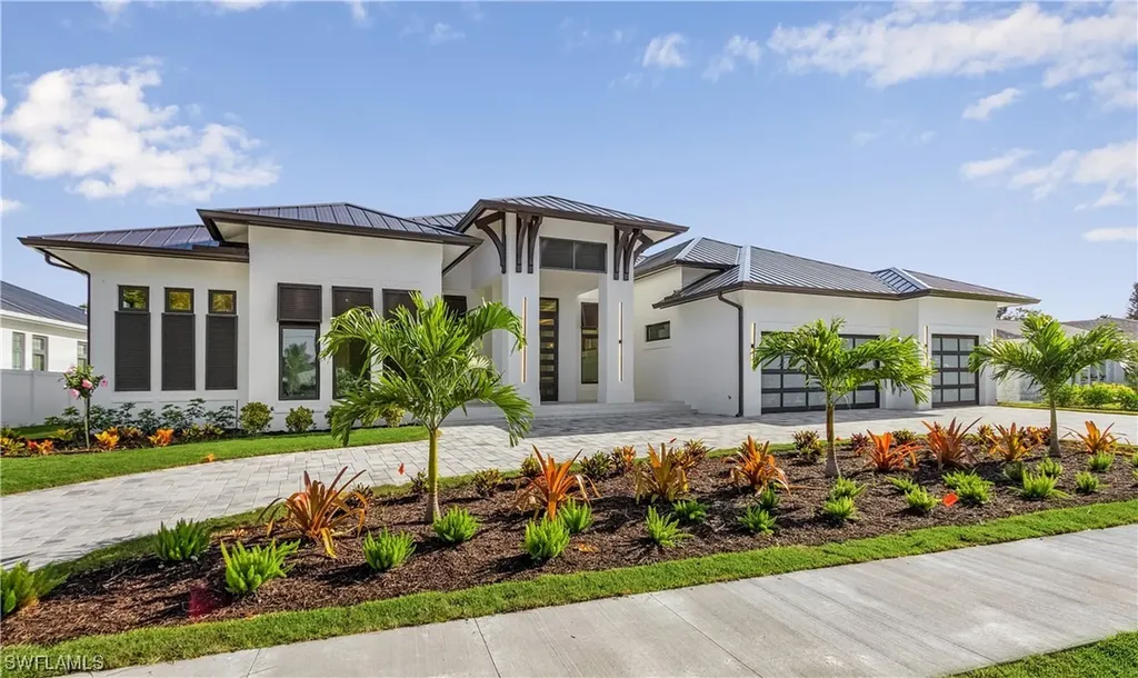 635 Harbour Drive Naples FL 34103