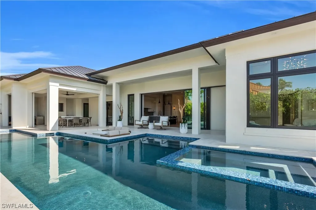 635 Harbour Drive Naples FL 34103