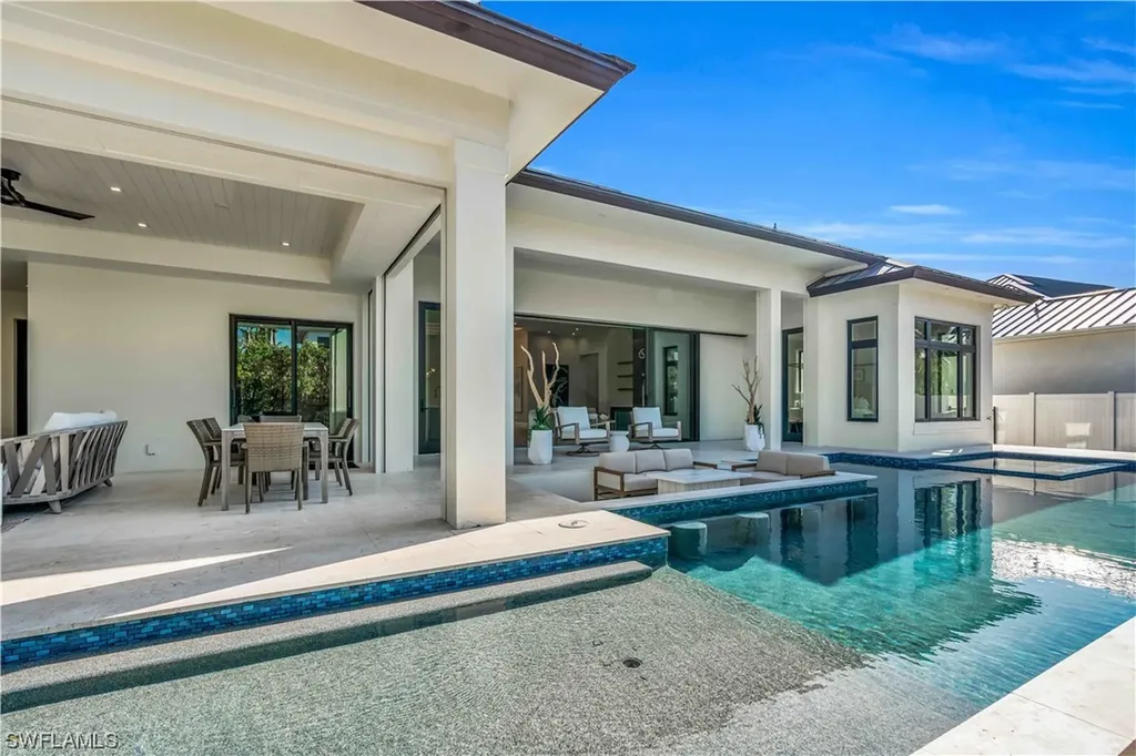 635 Harbour Drive Naples FL 34103