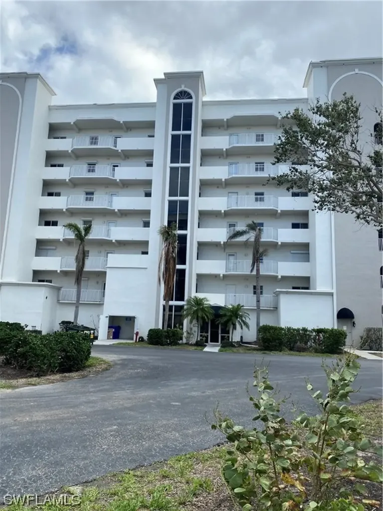 Fort Myers Beach FL, 4331 Bay Beach Lane, Unit 453