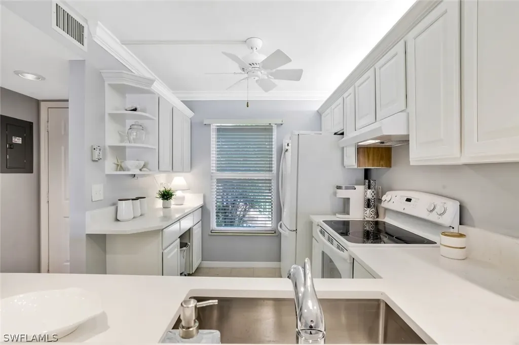1045 Mainsail Drive Naples FL 34114