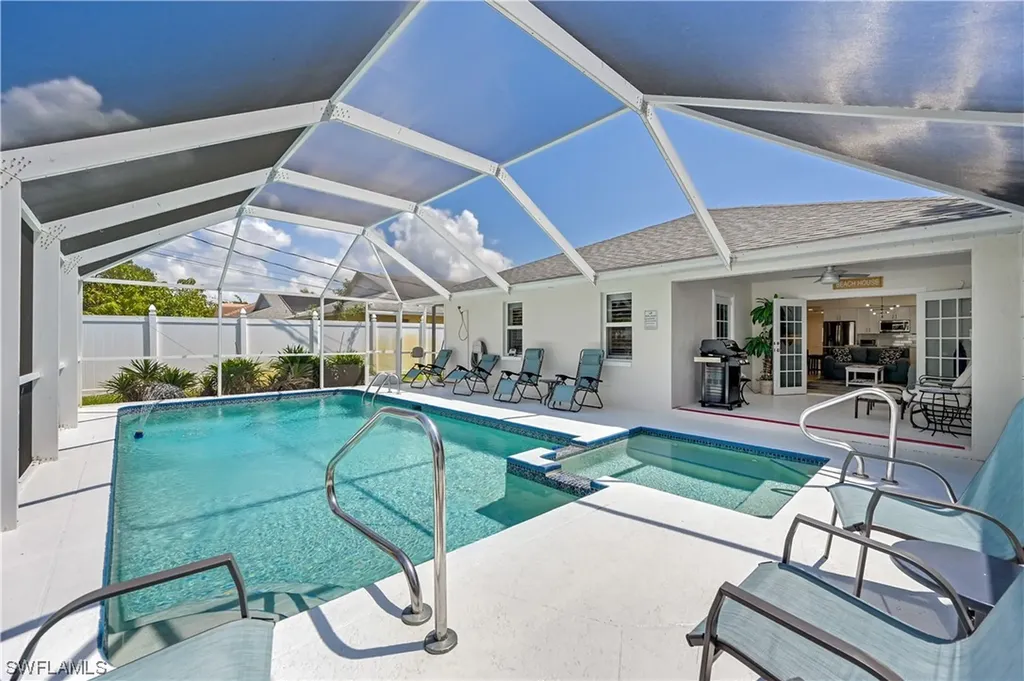 569 102nd Avenue N Naples FL 34108