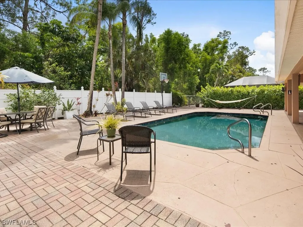 2088 Piccadilly Circus Naples FL 34112