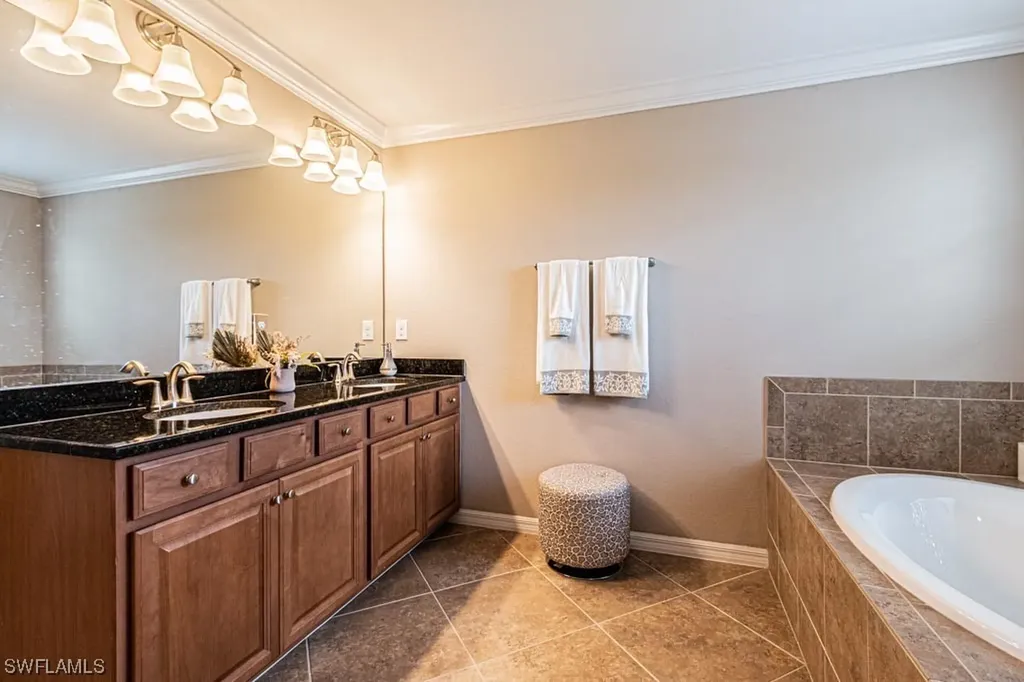 2086 Satsuma Lane Naples FL 34120