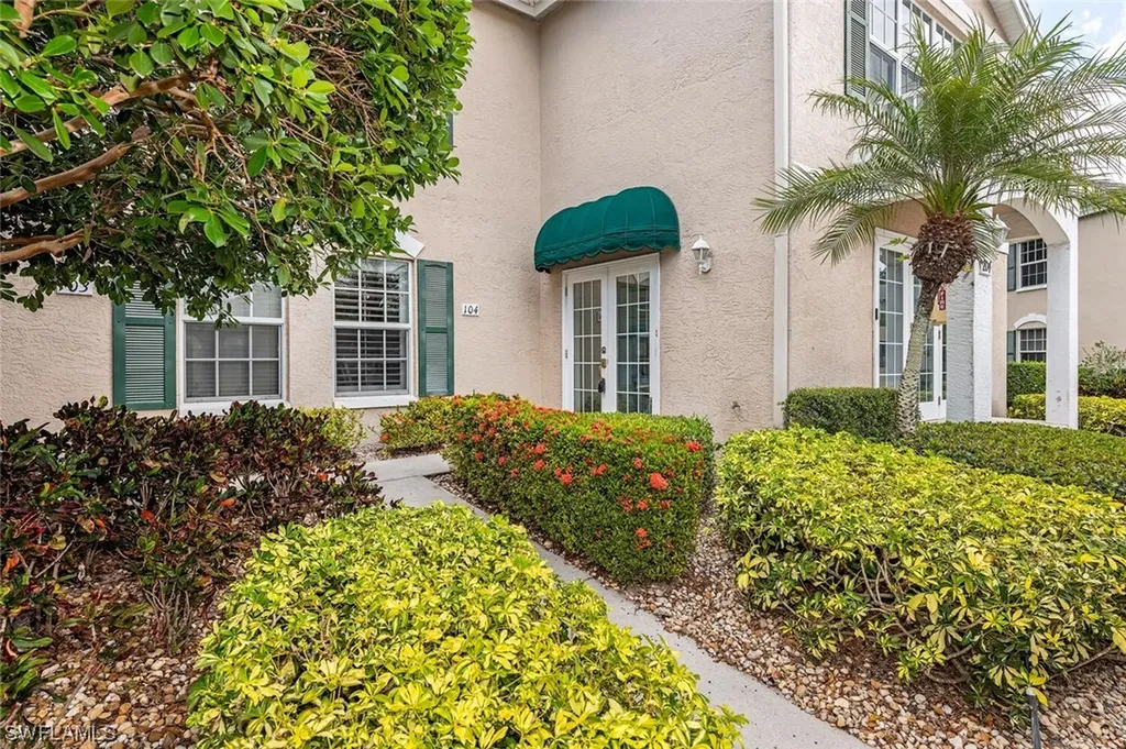 Naples FL, 865 Tanbark Drive, Unit 104