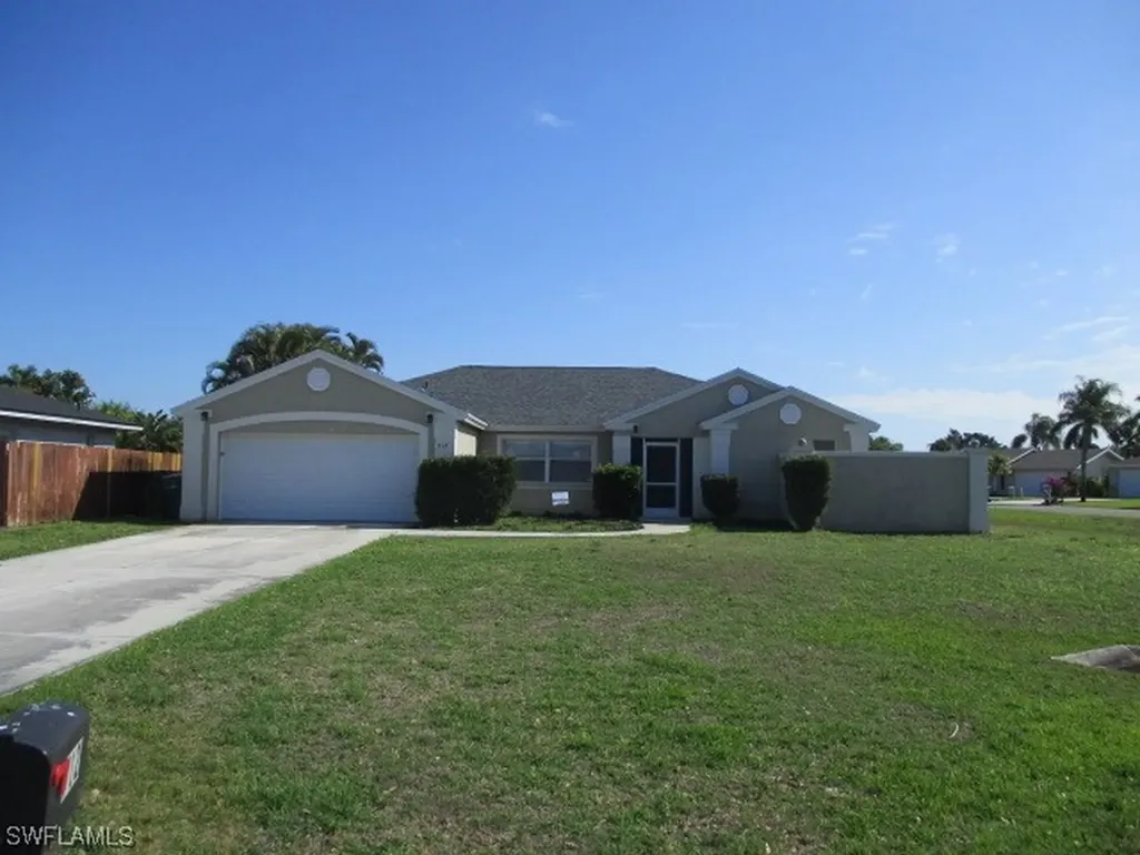 712 Meyer Drive Naples FL 34120