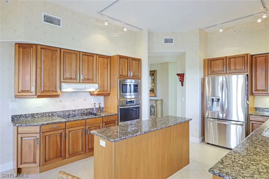 570 El Camino Real Naples FL 34119