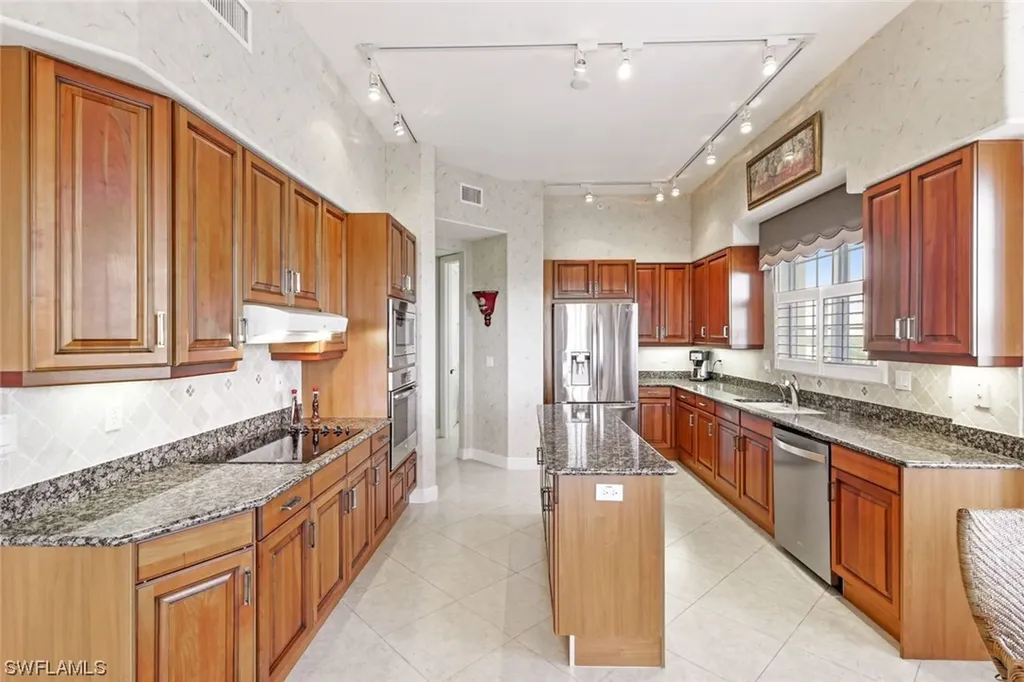 570 El Camino Real Naples FL 34119