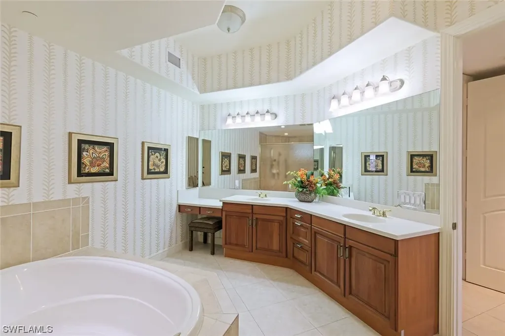 570 El Camino Real Naples FL 34119