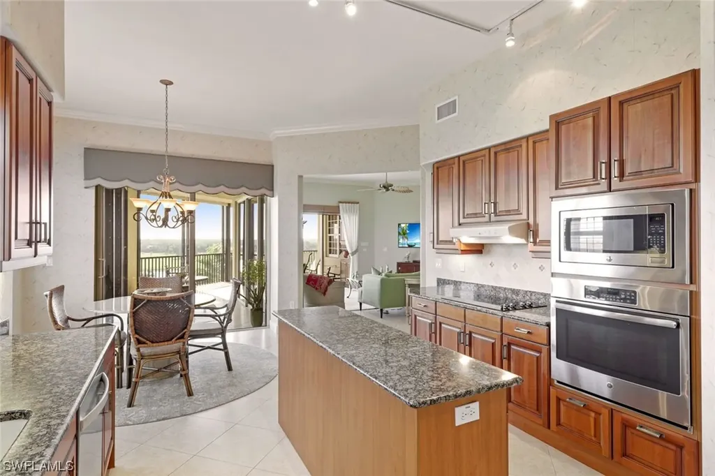570 El Camino Real Naples FL 34119