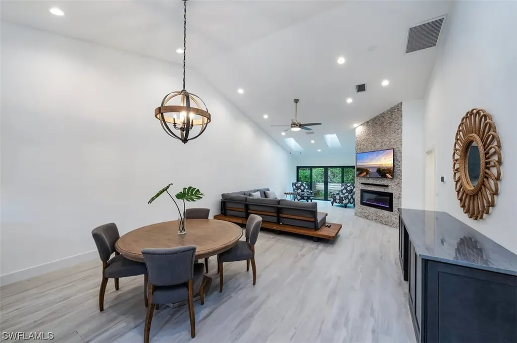 4014 Crayton Road Naples FL 34103