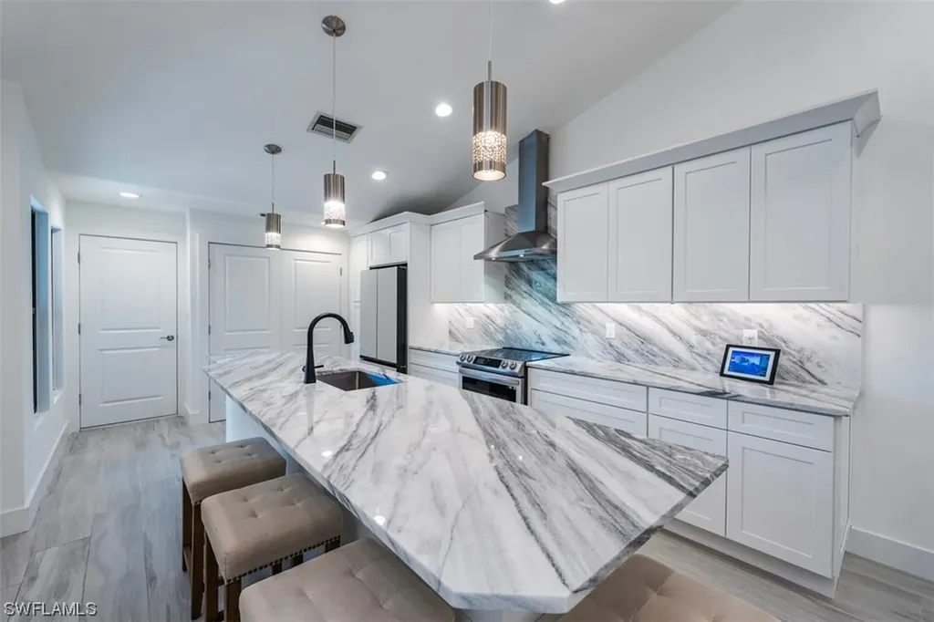 4014 Crayton Road Naples FL 34103